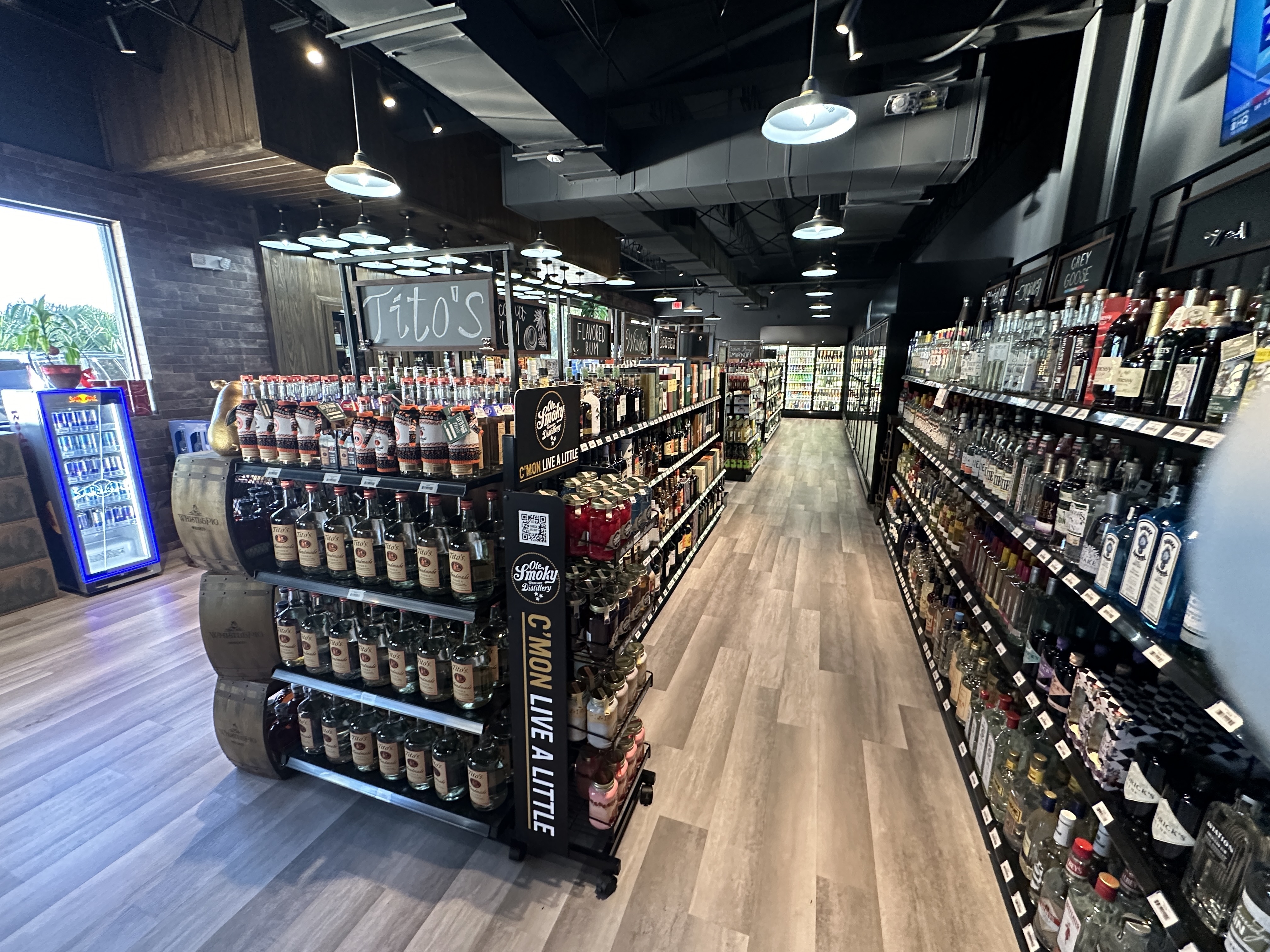 Prudential Club | Black Gondola Store Shelving Island Display With 32 Shelves, 16ft W 54H